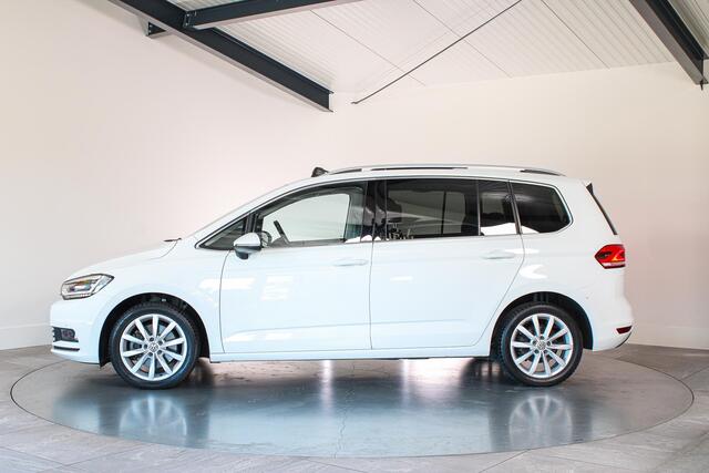 Volkswagen TOURAN 1.5 TSI Highline 7-Persoons, Panoramadak, Grote navigatie, Apple Carplay/Android Auto