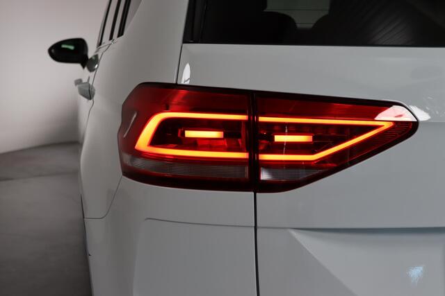 Volkswagen TOURAN 1.5 TSI Highline 7-Persoons, Panoramadak, Grote navigatie, Apple Carplay/Android Auto