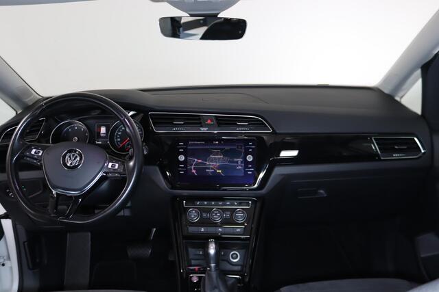 Volkswagen TOURAN 1.4 TSI Highline R-line, 7-Persoons, Panoramadak, LED koplampen, Apple CarPlay, Achteruitrijcamera