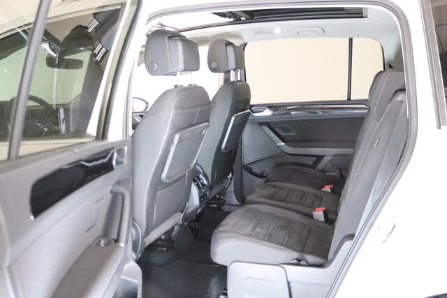 Volkswagen TOURAN 1.4 TSI Highline R-line, 7-Persoons, Panoramadak, LED koplampen, Apple CarPlay, Achteruitrijcamera
