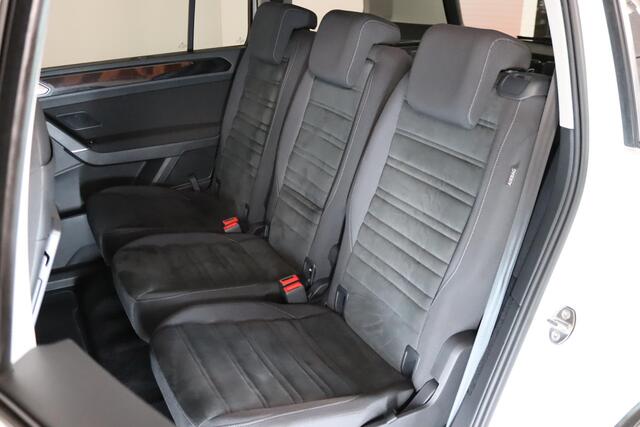 Volkswagen TOURAN 1.4 TSI Highline R-line, 7-Persoons, Panoramadak, LED koplampen, Apple CarPlay, Achteruitrijcamera