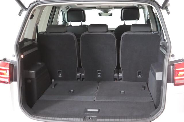 Volkswagen TOURAN 1.4 TSI Highline R-line, 7-Persoons, Panoramadak, LED koplampen, Apple CarPlay, Achteruitrijcamera