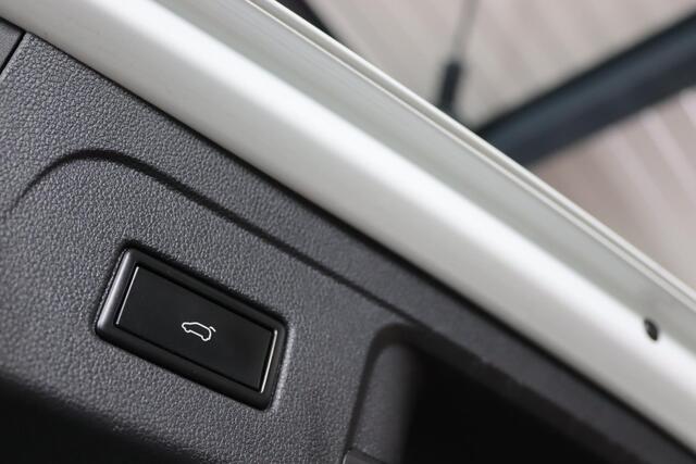 Volkswagen TOURAN 1.4 TSI Highline R-line, 7-Persoons, Panoramadak, LED koplampen, Apple CarPlay, Achteruitrijcamera