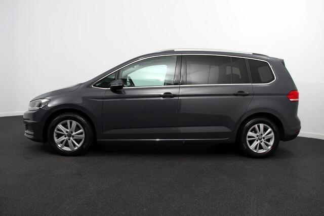 Volkswagen TOURAN 1.5 TSI DSG Highline 7p | Navigatie | Apple Carplay/Android Auto | Parkeersensoren | Adaptive Cruise Control | Stoel-en stuurverwarming | Elektrische achterklep | Getinte ramen | Climatronic