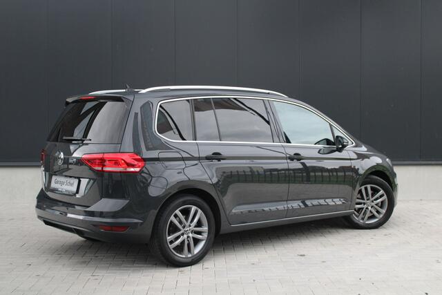 Volkswagen TOURAN 1.5 TSI Highline 7p - ACC - Navi - Blind Spot - Trekhaak - LED - Alcantara - Rijklaar