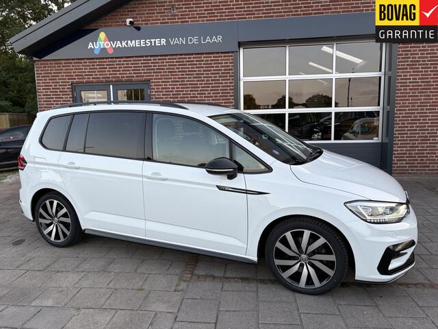 Volkswagen TOURAN 1.5 TSI Highline Business R 110kw R-Line ( Navigatie, Trekhaak, Blind spot, PDC, 18 inch lichtmetaal ) RIJKLAARPRIJS!