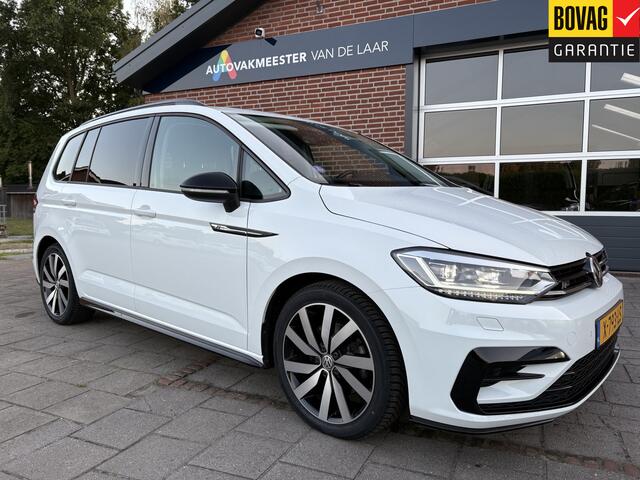 Volkswagen TOURAN 1.5 TSI Highline Business R 110kw R-Line ( Navigatie, Trekhaak, Blind spot, PDC, 18 inch lichtmetaal ) RIJKLAARPRIJS!