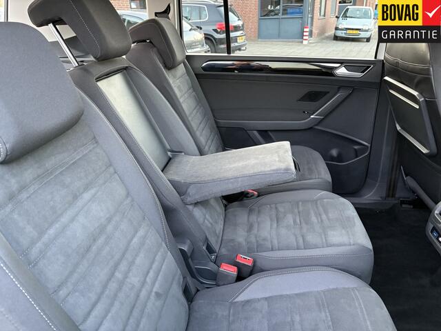 Volkswagen TOURAN 1.5 TSI Highline Business R 110kw R-Line ( Navigatie, Trekhaak, Blind spot, PDC, 18 inch lichtmetaal ) RIJKLAARPRIJS!