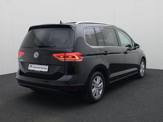 Volkswagen TOURAN 1.5 TSI 150PK Highline 7P. DSG automaat · Panoramadak · Trekhaak · Camera + Parkeersensoren