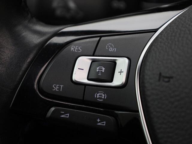 Volkswagen TOURAN 1.5 TSI 150PK Highline 7P. DSG automaat · Panoramadak · Trekhaak · Camera + Parkeersensoren