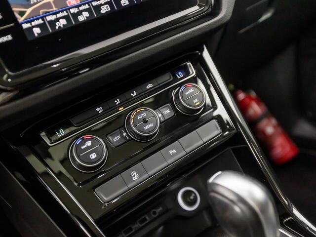 Volkswagen TOURAN 1.5 TSI Highline R Sport 7 Persoons 150Pk Automaat (PANORAMADAK, APPLE CARPLAY, GROOT NAVI, ADAPTIVE CRUISE, SPORTSTOELEN, CAMERA, GETINT GLAS, TREKHAAK, LED KOPLAMPEN, NIEUWSTAAT)
