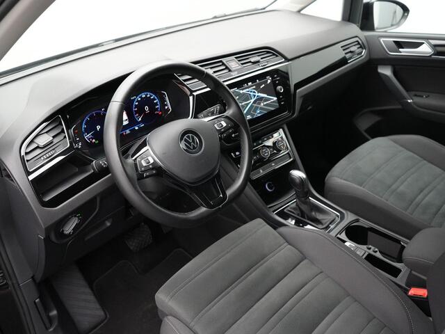 Volkswagen TOURAN 7 pers. 1.5 TSI 150 pk DSG Highline Business R | LED Plus | Stoel- /achterbankverwarming | Adaptive Cruise | Sportonderstel | Achteruitrijcamera | 17 inch