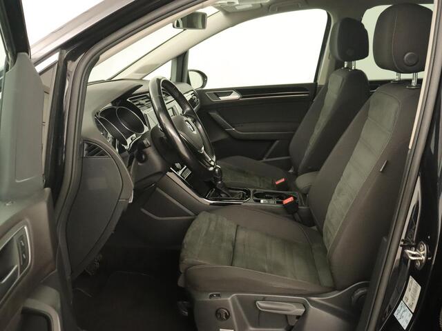 Volkswagen TOURAN 1.4 TSI Highline 7-persoons | Stoelverwarming | Adaptive cruise | Massage | Navigatie | Parkeerhulp | Climate control