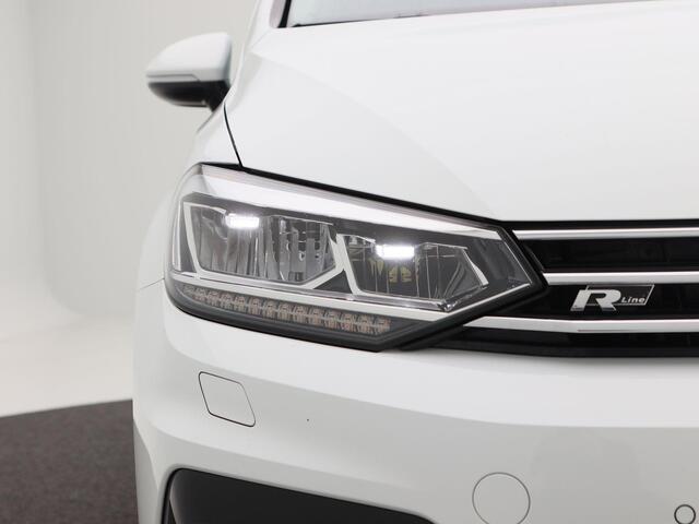 Volkswagen TOURAN 1.5 TSi 150 Pk Automaat R-Line 7-Pers | Trekhaak | Adaptive Cruise | Camera | Carplay | Climate Control | Stoel Verwarming | Parkeersensoren | LED | 17 Inch