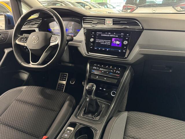 Volkswagen TOURAN 1.5 TSI Active 7 Persoons | Climate Control | Virtual Cockpit | Cruise Control | Navigatie | Apple Carplay/Android Auto | Stoelverwarming | Dodehoek detectie | ( Vestiging - Vianen Tel: 0347-371248 )