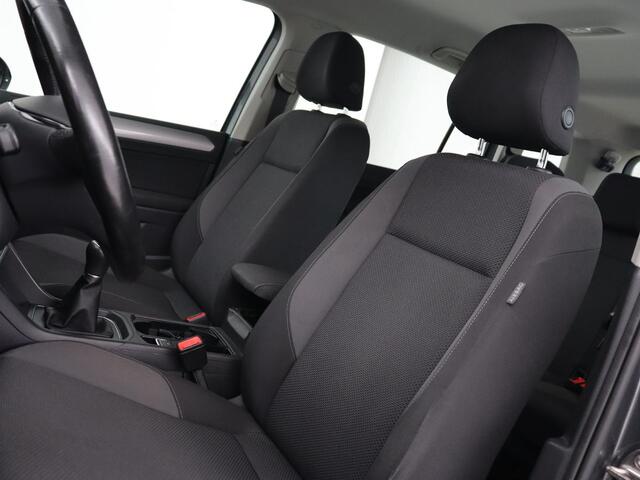 Volkswagen TOURAN 1.2 TSI Highline | 7-persoons | Cruise Control | Trekhaak | Carplay | Climate Control | PDC | Bleutooth