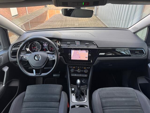 Volkswagen TOURAN 1.5 TSI R-line DSG 7-Persoons trekhaak ACC