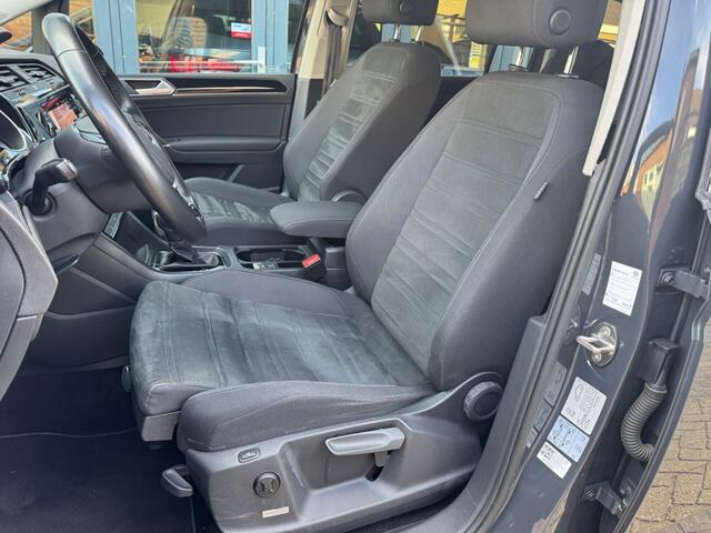Volkswagen TOURAN 1.5 TSI R-line DSG 7-Persoons trekhaak ACC