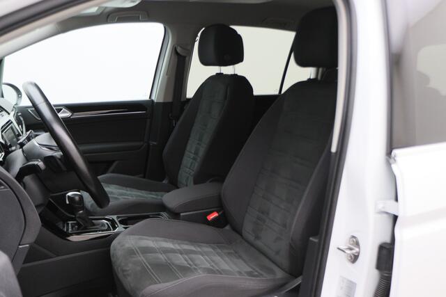 Volkswagen TOURAN 1.4 TSI DSG Highline Edition R-Line 7p Climate, ACC, Stuur/Stoel Verwarming, Apple Carplay, LED, Trekhaak, 18''
