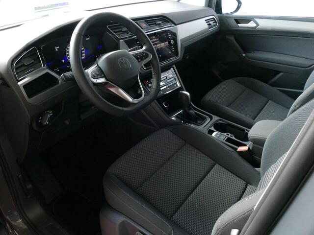 Volkswagen TOURAN 1.5 TSI 150PK 7P CARPLAY NAVI CAMERA LED ELEK.KLEP VIR.COCKPIT DODE.HOEK DET. STOELVERW KEYLESS 7P 7PERS 11/2024 "Volkswagen rijden begint bij Topautos.nl - 75 topmodellen direct op voorraad!"