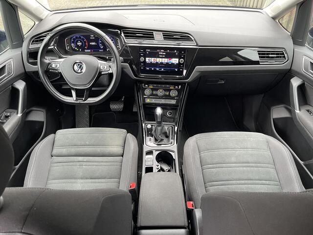 Volkswagen TOURAN 1.5 TSI Highline 7p 16"/Stoel + stuurverwarming + massage/Keyless/Elektrische klep/PDC v+a/Apple Carplay & Android Auto