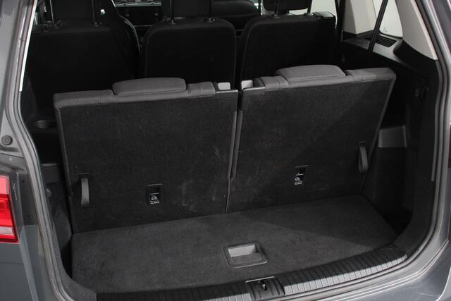 Volkswagen TOURAN 1.5 TSI 150pk DSG Highline 7p | Navigatie | Apple Carplay/Android Auto | Electrisch bedienbare achterklep | Adaptive Cruise control | Lichtmetalen velgen | Extra getint glas