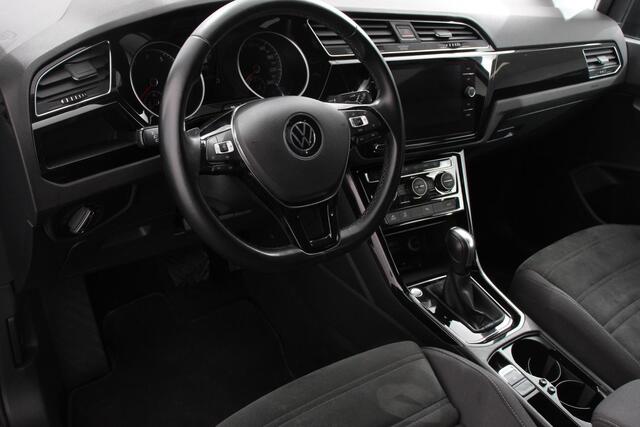 Volkswagen TOURAN 1.5 TSI 150pk DSG Highline 7p | Navigatie | Apple Carplay/Android Auto | Electrisch bedienbare achterklep | Adaptive Cruise control | Lichtmetalen velgen | Extra getint glas