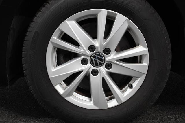 Volkswagen TOURAN 1.5 TSI DSG Highline 7p | Navigatie | Apple Carplay/Android Auto | Parkeersensoren | Adaptive Cruise Control | Stoel-en stuurverwarming | Elektrische achterklep | Getinte ramen | Climatronic