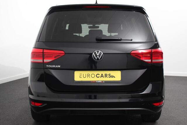 Volkswagen TOURAN 1.5 TSI DSG Highline 7p | Navigatie | Apple Carplay/Android Auto | Parkeersensoren | Adaptive Cruise Control | Stoel-en stuurverwarming | Elektrische achterklep | Getinte ramen | Climatronic