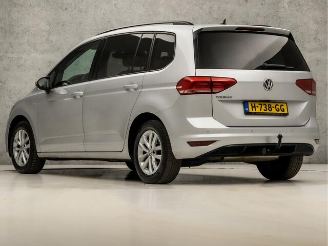 Volkswagen TOURAN 1.5 TSI Comfortline 7 Persoons 150Pk Automaat (APPLE CARPLAY, GROOT NAVI, CAMERA, TREKHAAK, ADAPTIVE CRUISE, SPORTSTOELEN, GETINT GLAS, PARKEERSENSOREN, NIEUWSTAAT)