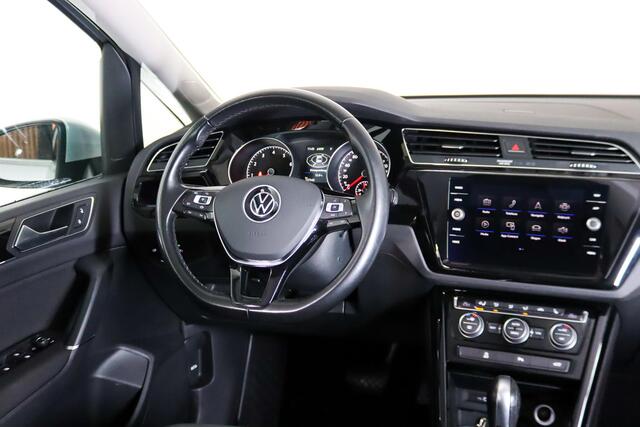 Volkswagen TOURAN 1.5 TSI Highline R-line 7-Persoons, Trekhaak, ACC, Stoel/Stuurverwarming, Keyless