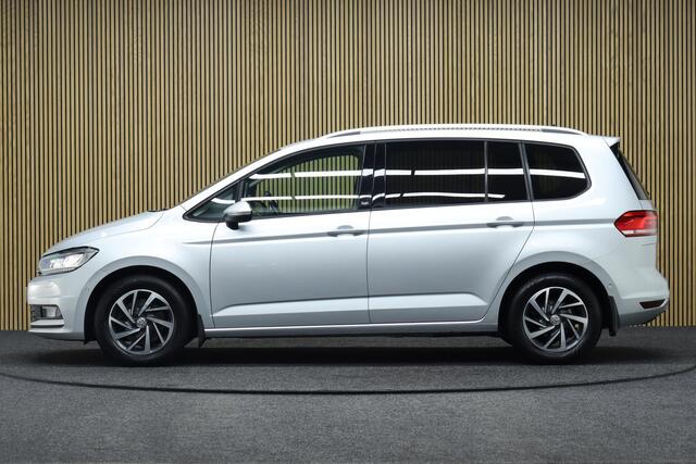 Volkswagen TOURAN 1.2 TSI Highline Business | Adaptive-cruise | Parkeer-assistent | Camera | Clima | Stoelverwarming V+A | Elek. Achterklep | Navigatie | All-season Banden