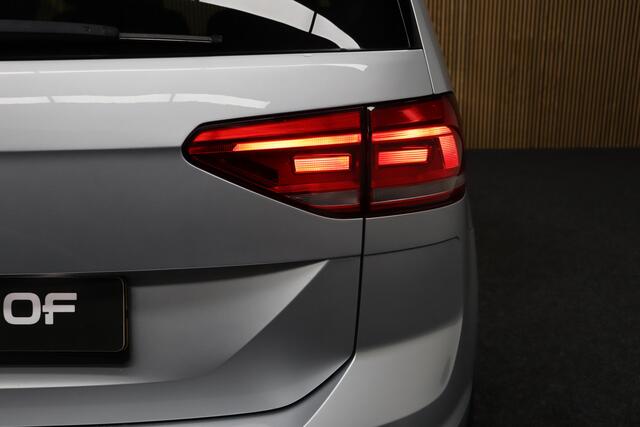 Volkswagen TOURAN 1.2 TSI Highline Business | Adaptive-cruise | Parkeer-assistent | Camera | Clima | Stoelverwarming V+A | Elek. Achterklep | Navigatie | All-season Banden