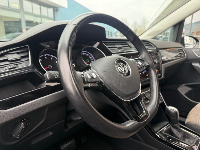Volkswagen TOURAN 1.5 TSI AUTOMAAT 150PK HIGHLINE AIRCO-ECC PANORAMADAK NAVI PDC.