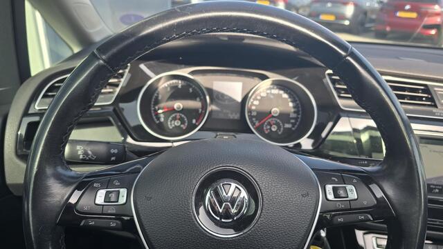 Volkswagen TOURAN 1.4 TSI Highline 7p |ACC|PANO|Automaat|Trekhaak