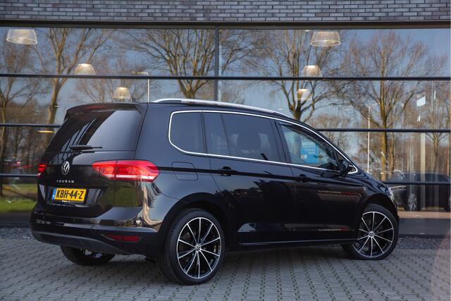 Volkswagen TOURAN 1.5 TSI Highline 7p , Adap. cruise, Trekhaak, Carplay, Stoel/stuurverwarming,