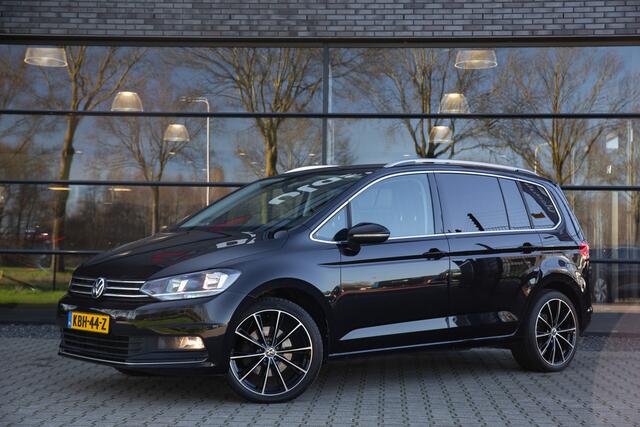 Volkswagen TOURAN 1.5 TSI Highline 7p , Adap. cruise, Trekhaak, Carplay, Stoel/stuurverwarming,