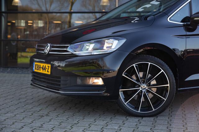 Volkswagen TOURAN 1.5 TSI Highline 7p , Adap. cruise, Trekhaak, Carplay, Stoel/stuurverwarming,