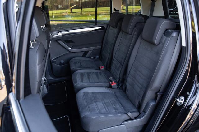 Volkswagen TOURAN 1.5 TSI Highline 7p , Adap. cruise, Trekhaak, Carplay, Stoel/stuurverwarming,