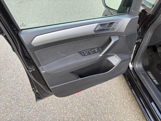 Volkswagen TOURAN 1.4 TSI Comfortline Business / NAVI / CARLAY / CRUISE / 7 PERSOONS / 144dkm! NAP!