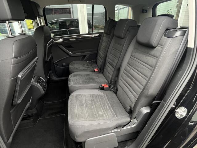 Volkswagen TOURAN 1.5 TSI Highline Business R 7p | AUTOMAAT | R-line | PDC voor en achter | Camera | Apple Carplay | Android Auto | NAP