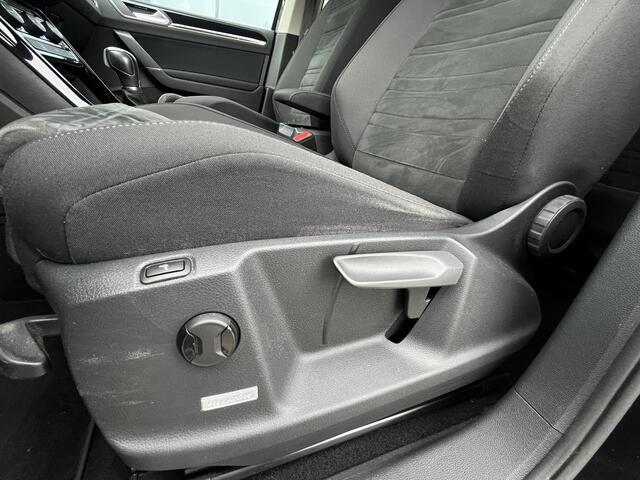 Volkswagen TOURAN 1.5 TSI Highline Business R 7p | AUTOMAAT | R-line | PDC voor en achter | Camera | Apple Carplay | Android Auto | NAP