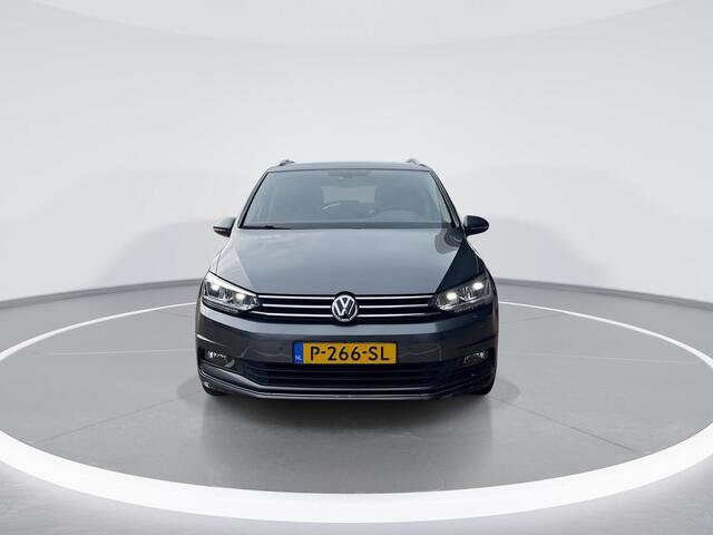 Volkswagen TOURAN 1.4 TSI 150pk DSG Highline 7p · Camera · Wegklapbare Trekhaak · Apple/Android Car Play · Navigatie · 17'' Inch ·