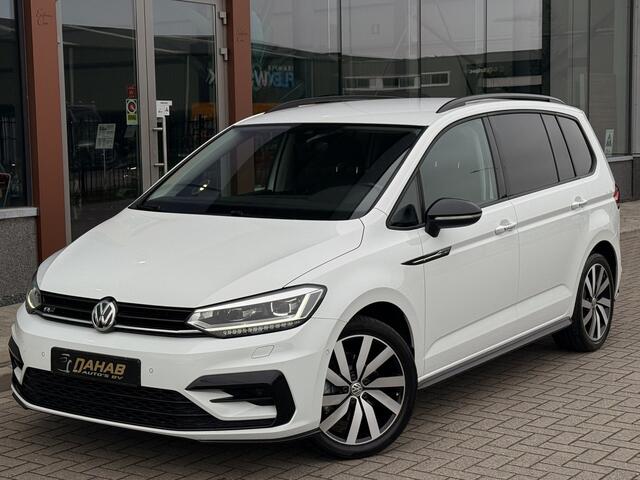 Volkswagen TOURAN 1.5 TSI Highline Business R 7p | ACC | Achteruitrijcamera | Voorstoelen + achter verwarmd | Elek. Trekhaak | Apple Carplay |