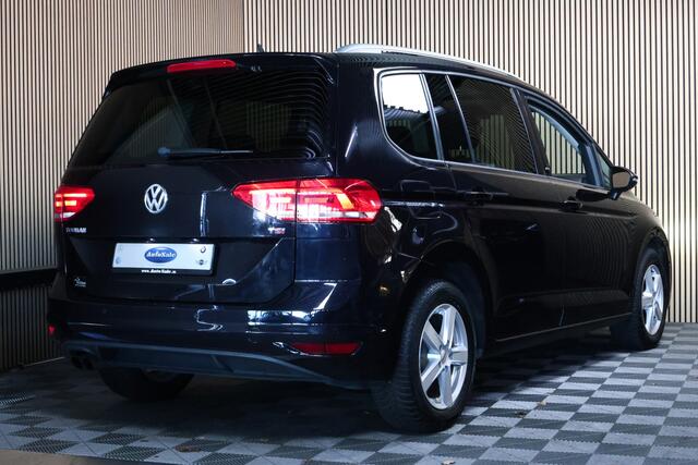 Volkswagen TOURAN 1.5 TSI Highline Automaat Panodak Navigatie LED 017
