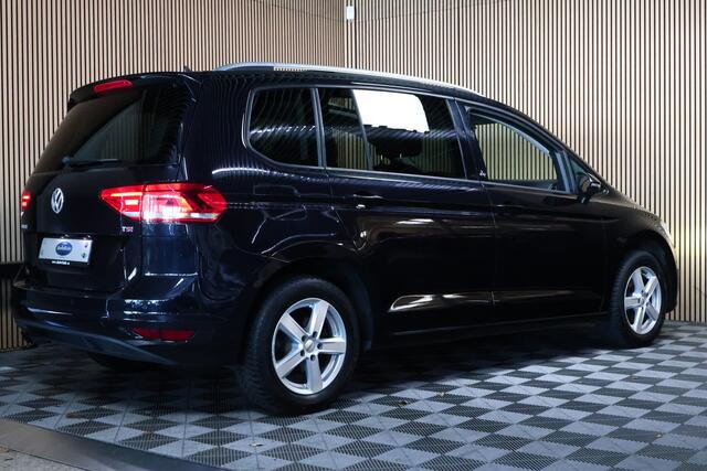 Volkswagen TOURAN 1.5 TSI Highline Automaat Panodak Navigatie LED 017