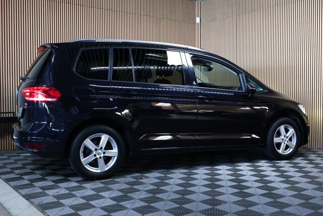 Volkswagen TOURAN 1.5 TSI Highline Automaat Panodak Navigatie LED 017