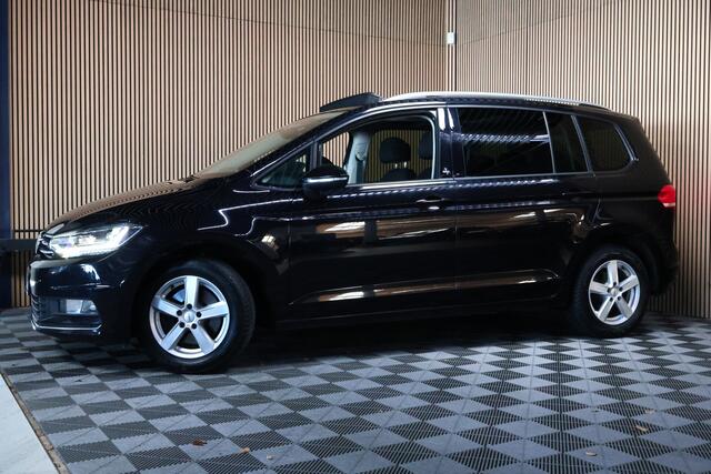 Volkswagen TOURAN 1.5 TSI Highline Automaat Panodak Navigatie LED 017