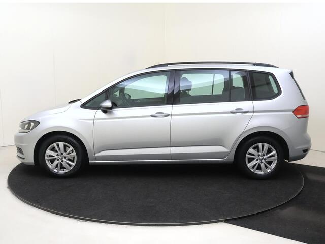 Volkswagen TOURAN 1.5 TSI Comfortline 7p | Trekhaak | Navigatie | 3 Zone airco | Parkeersensoren | Adaptieve cruise control | Bluetooth |