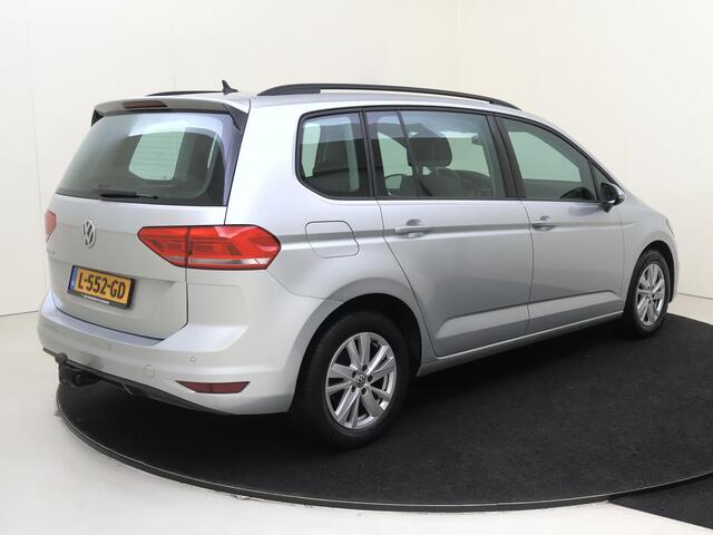 Volkswagen TOURAN 1.5 TSI Comfortline 7p | Trekhaak | Navigatie | 3 Zone airco | Parkeersensoren | Adaptieve cruise control | Bluetooth |